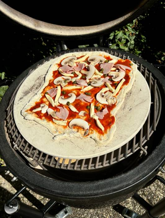kamado-pizza_3.jpeg